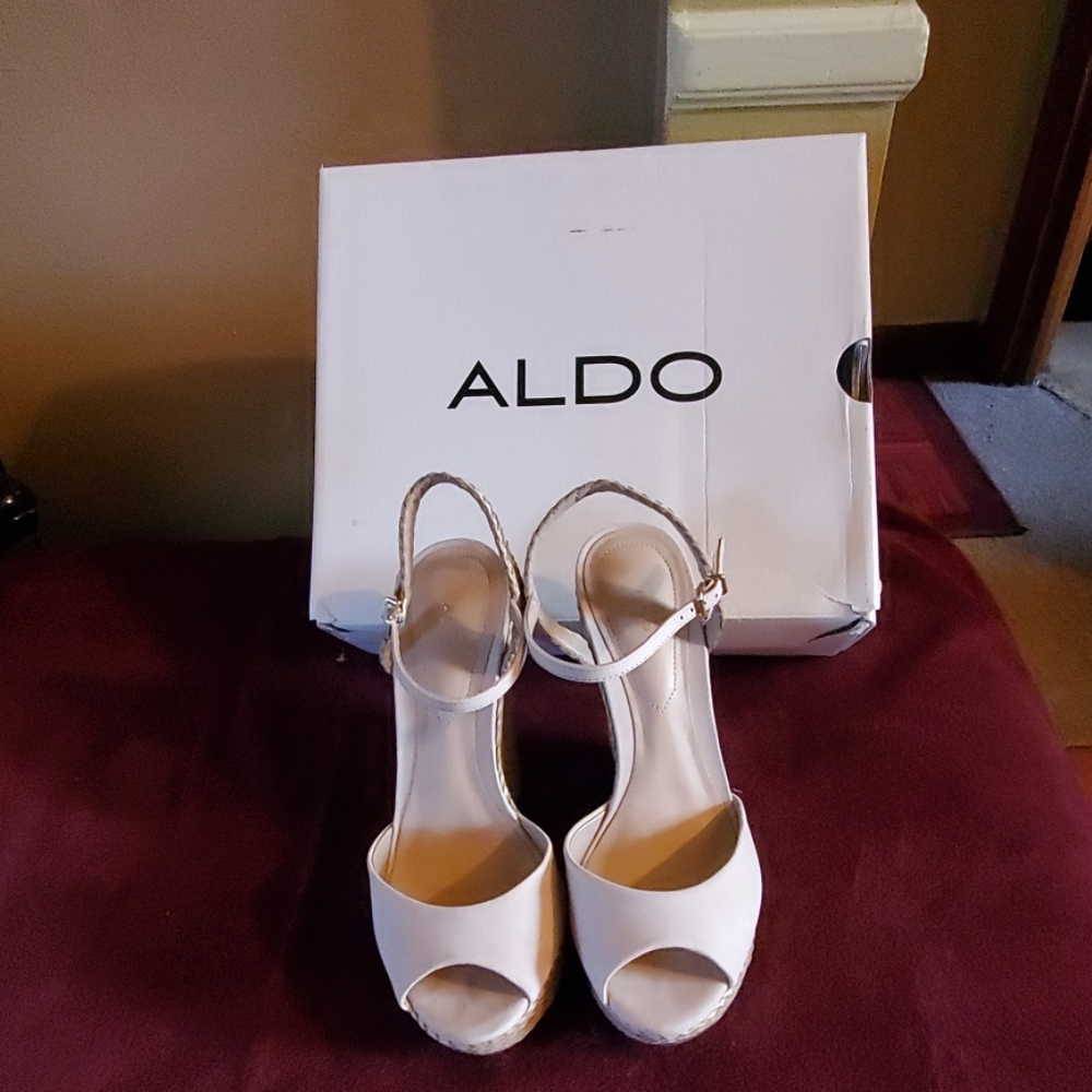 Wedge shoes